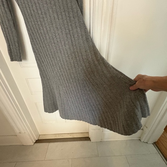 Gray Quince cashmere dress. - Picture 4 of 4